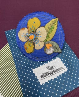 Broche coton ronde fleur Moly kaki