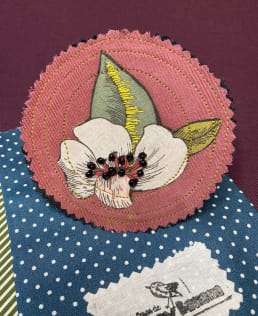 Broche Velours ronde fleur Arum blanc