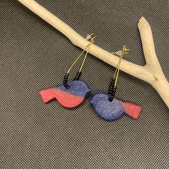 Boucles d’oreilles oiseau bicolore noire rouge - Modèle 03