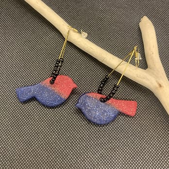 Boucles d’oreilles oiseau bicolore noire rouge - Modèle 04