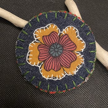 Broche fleur bleue vert face 02