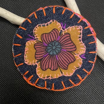 Broche fleur bleue orange