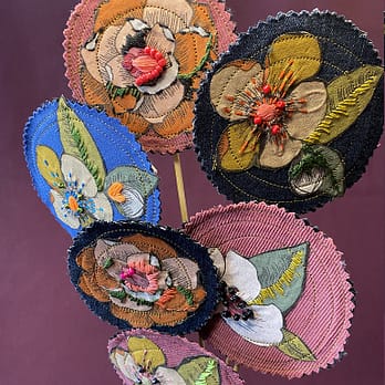 Broche Velours ronde fleur Arum blanc