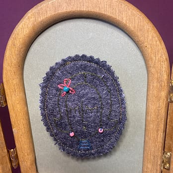 Broche ovale Tata Ariane kaki cadre